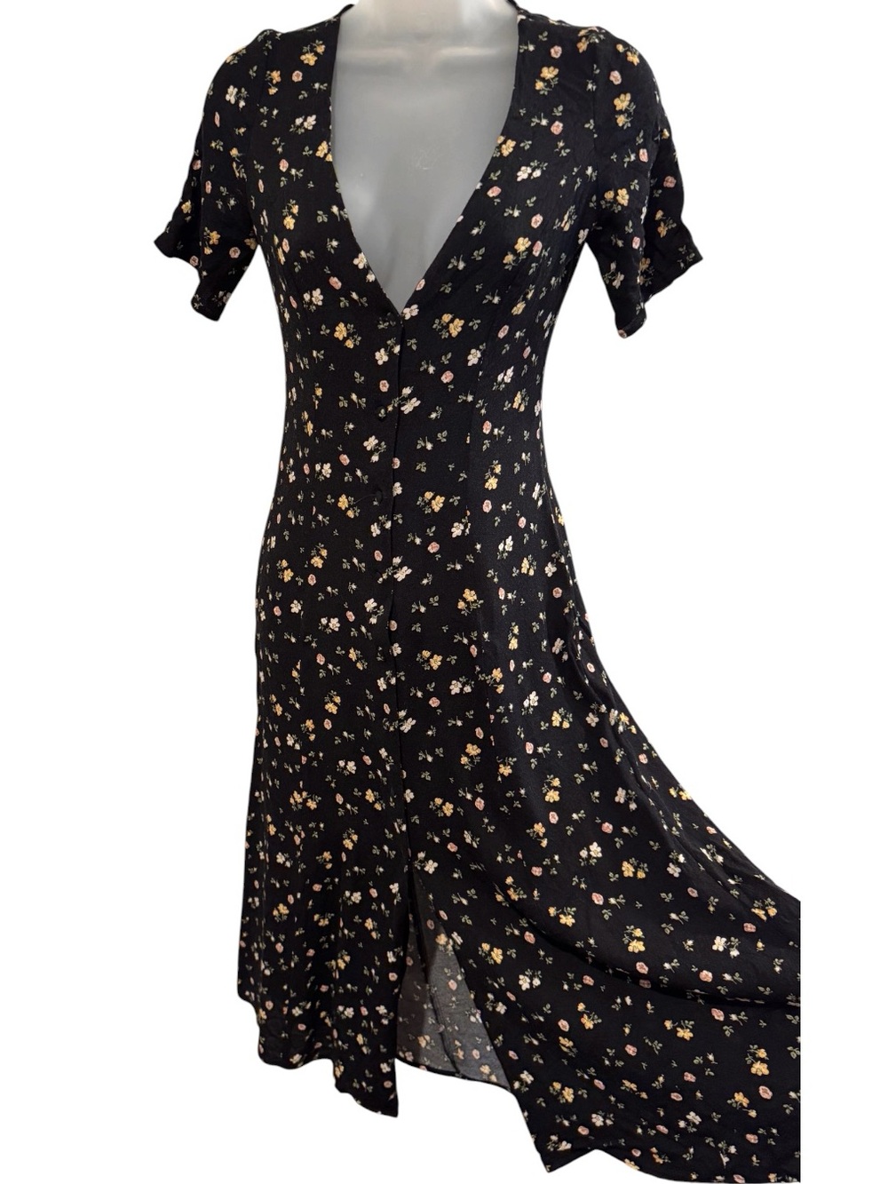 Reformation | Locklin Black
Floral Button Down Midi Dress
-Boho Chic Western - Picture 5 of 10